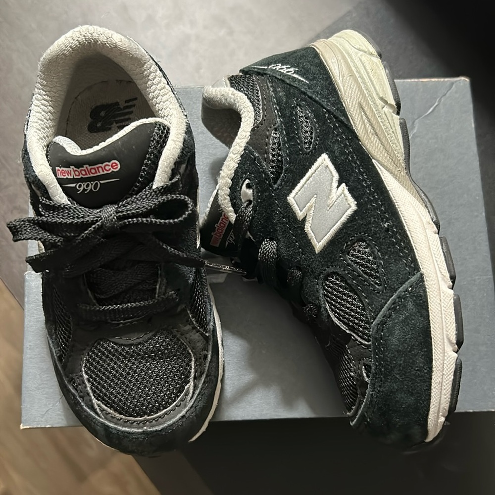 GUC New Balance 990v3
